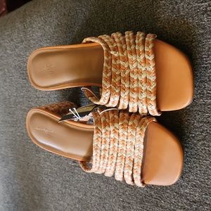 🔴Universal Thread heeled sandals